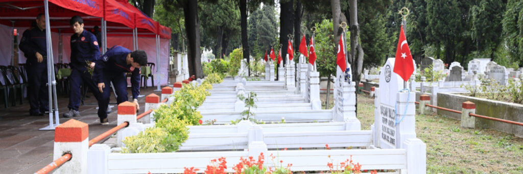 ŞEHİT MESLEKTAŞLARINA ZİYARET