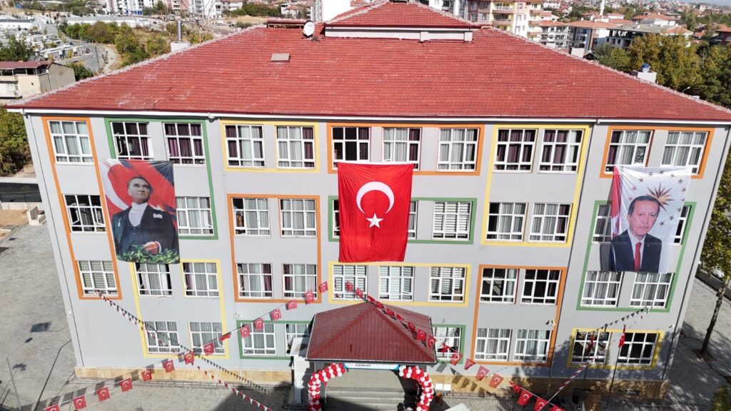 VALİ SEDDAR YAVUZ HATİCE İBRAHİM ÖZOĞLU İLKOKULU AÇILIŞ TÖRENİNE KATILDI
