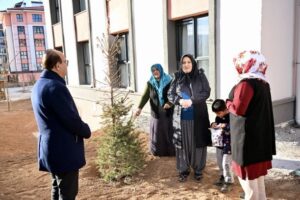 Başkan İlhan Geçit, Deprem Konutlarına Yerleşen Vatandaşlarla Bir Araya Geldi