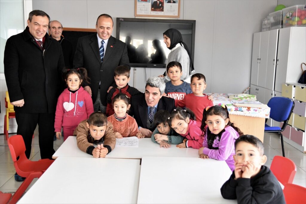 İl Milli Eğitim Müdürü Behçet Bakır’dan Elemendik Konteyner Kent’teki Okula Ziyaret