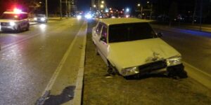 Malatya’da kontrolden çıkan Tofaş refüje çıktı: 1 yaralı