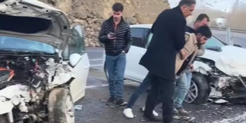 Van’da Trafik Kazası: 2 Yaralı