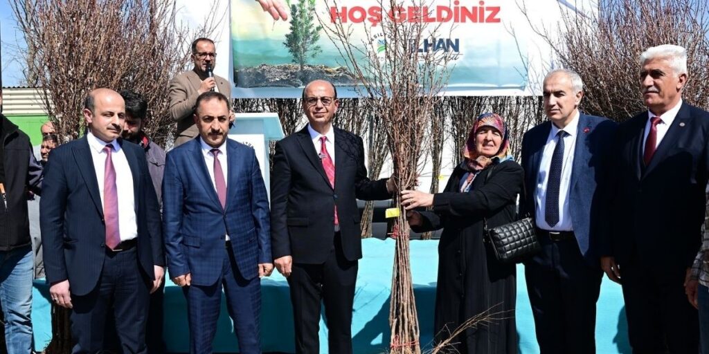 Yeşilyurt Belediyesi’nden Çiftçilere 44 bin Meyve Fidanı Desteği