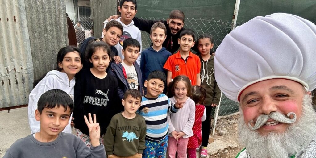 Evde Tiyatro Etkinliğiyle Özel Çocukların Yüzü Gülüyor