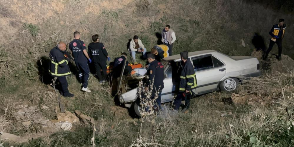 Otomobil Şarampole Yuvarlandı: 3 Yaralı