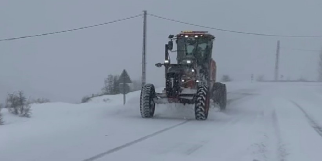 Tunceli’de Kapalı Köy Yollarında Çalışmalar Sürüyor