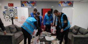 Muş’ta Öğrenciler Sürücülere İftariyelik Dağıttı