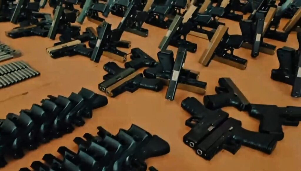 Mersin’de Yasa Dışı Silah Operasyonu: 353 Tabanca ve 913 Silah Parçası Ele Geçirildi