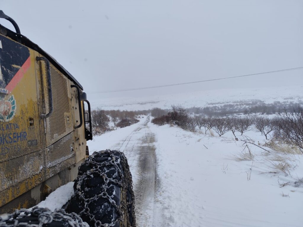 Malatya’da Kar Yağışı Dolayısıyla Çok Sayıda Köy Yolu Ulaşıma Kapandı