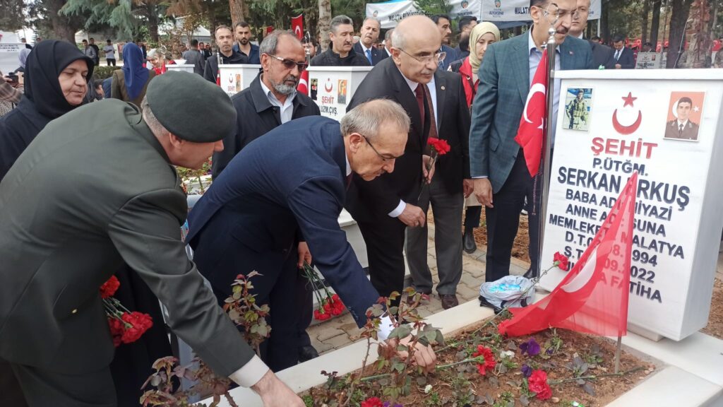 Malatya’da Şehitlikte Buruk Bayramlaşma