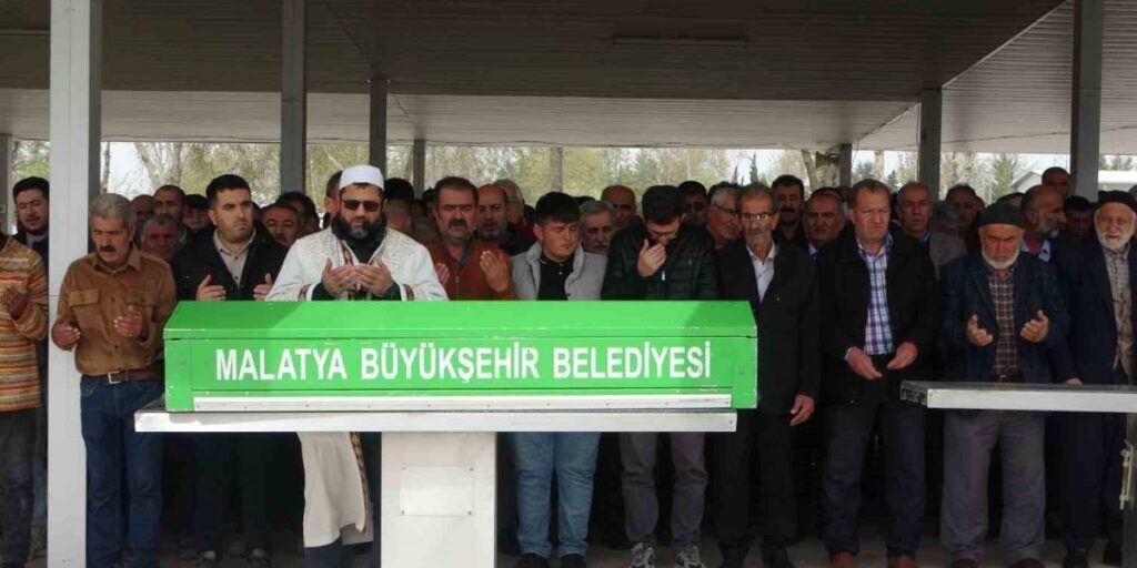 Annesi Tarafından Boğularak Öldürülen Öğretmen Malatya’da Defnedildi