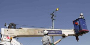 Aras Elektrik hizmet bölgesini aydınlatmaya devam ediyor