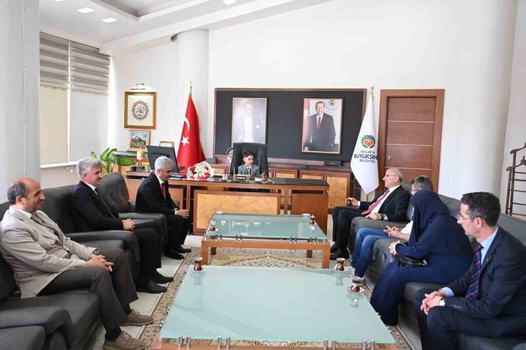 Başkan Er,” Bu koltuklara hizmet bilinci ile oturulması gerekiyor”