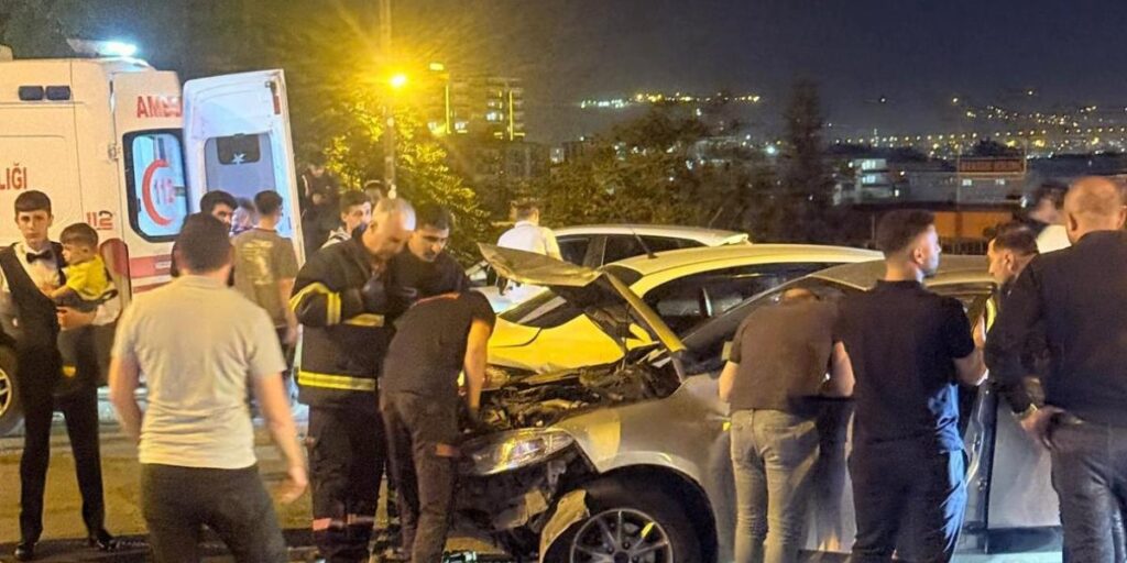 Batman’da iki otomobil çarpıştı: 4 kişi yaralandı
