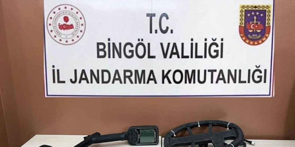 Dedektör ile define ararken yakalandı