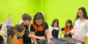 “Ebru Sanatı” gençlerle can buluyor