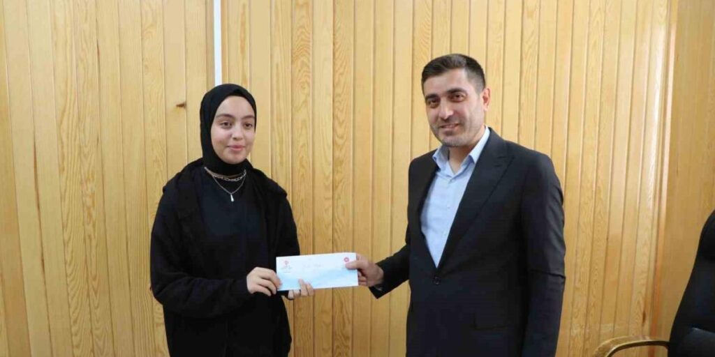 Elazığ’da dereceye giren öğrencilere ödül