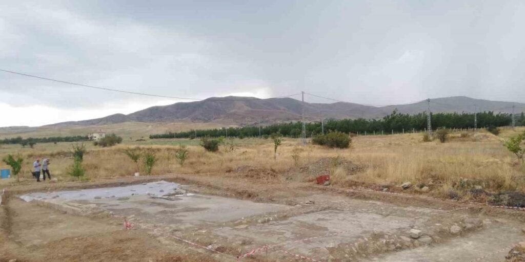 Eti Bakır,  Elazığ’daki Salkaya kazılarına destek oldu