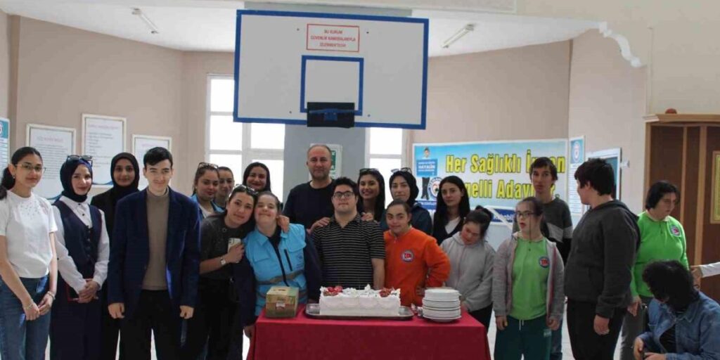 Öğrencilerden rehabilitasyon merkezine anlamlı ziyaret