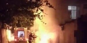 Park halindeki motosiklet alev alev yandı