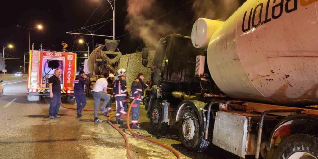 Seyir Halindeki Beton Mikseri Alev Aldı