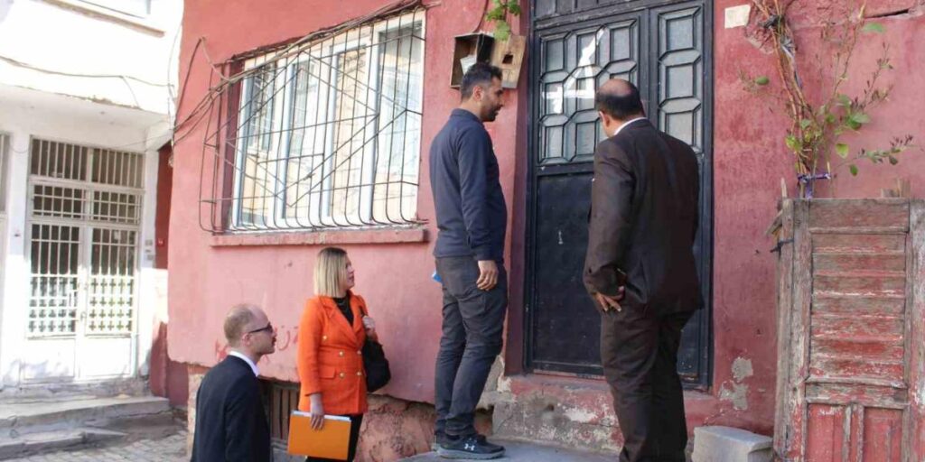 Siirt’te “Açık Kapı” vatandaşların sorunlarını yerinde dinliyor