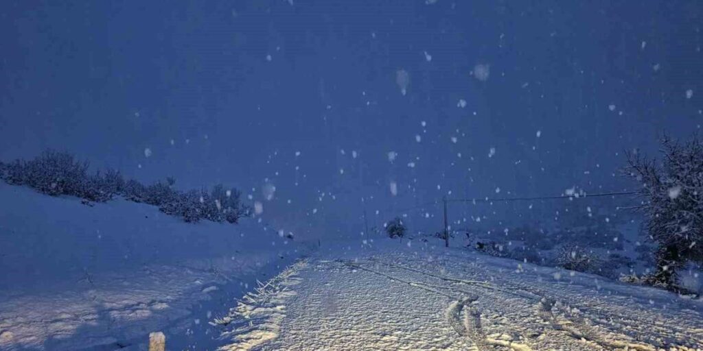 Siirt’te Yoğun Kar Yağışı Devam Ediyor