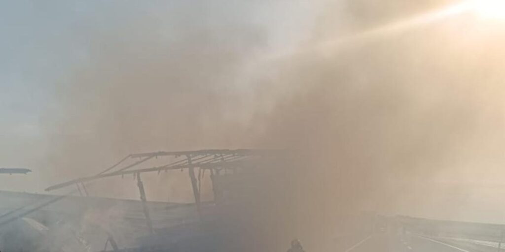 Şırnak’ta seyir halindeki tır alevlere teslim oldu