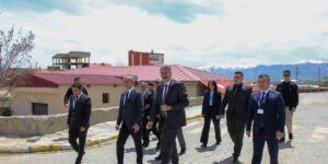 Vali Çelik sağlık çalışanlarını dinledi