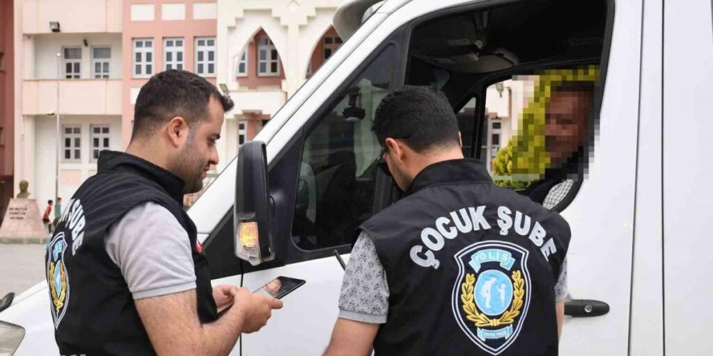 16 ekip 54 personelle Erzincan Emniyeti çocuk ve gençler için sahada