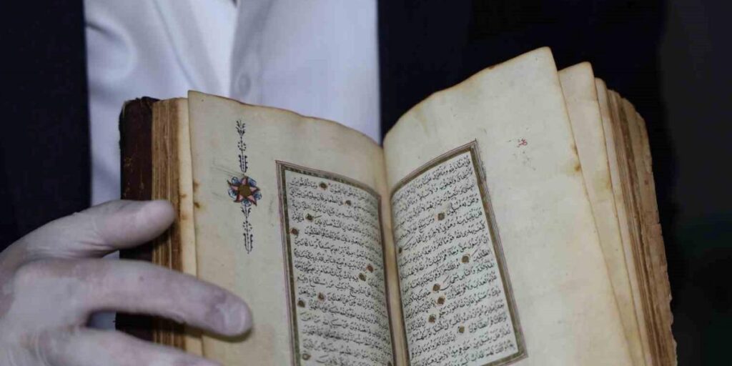 200 yıllık altın tezhipli Kur’an-ı Kerim’i Cumhurbaşkanı’na hediye etmek istiyor