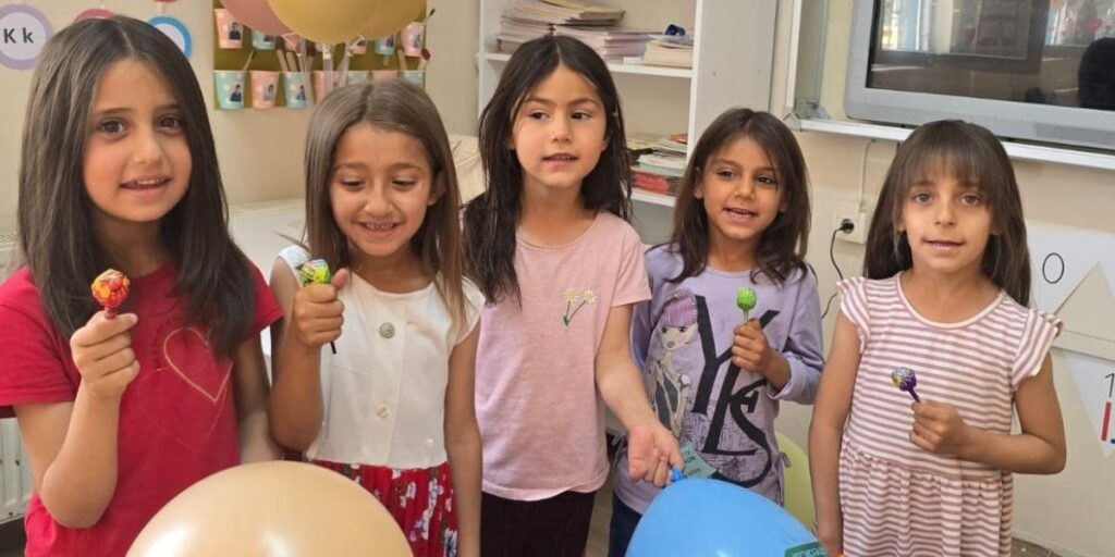 42 Kız öğrenciye ücretsiz saç kesimi hizmeti verildi