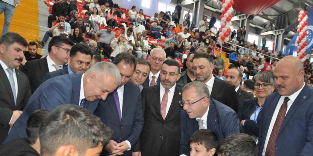 81 ilin şampiyonları Kars’ta ter döküyor