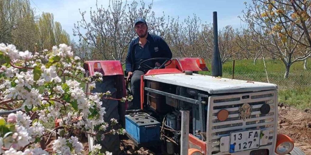 Adilcevaz’da bahçe çapalama dönemi