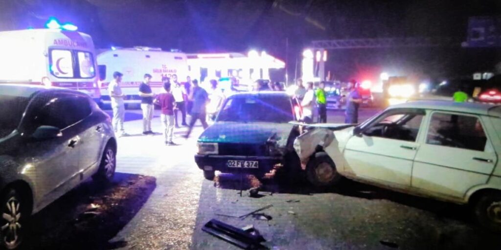 Adıyaman’da, iki otomobil çarpıştı: 5 yaralı
