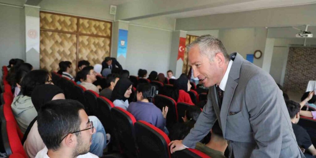 Ağrı Milli Eğitim Müdürü Kökrek’ten YKS öğrencilerine moral ziyareti