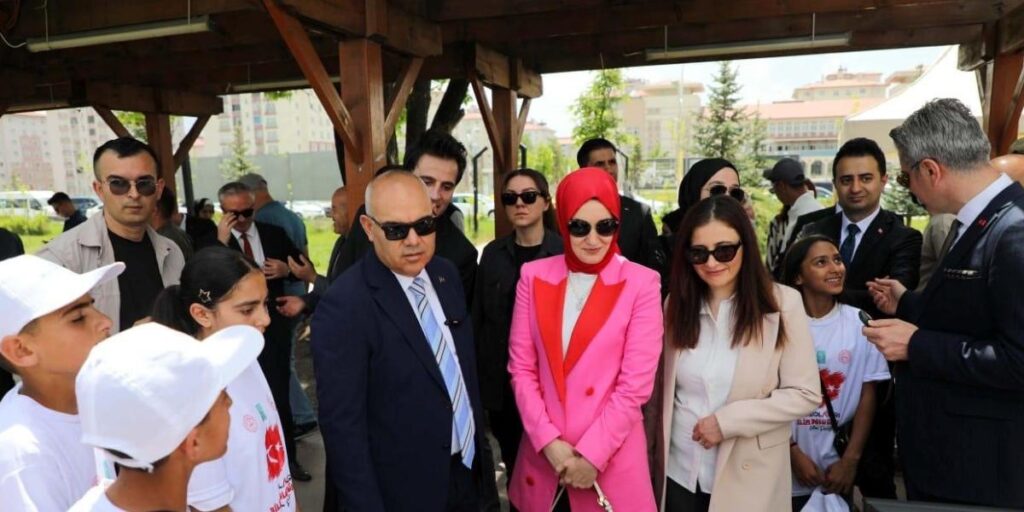 Ağrı’da “Geleneksel Bilim Dolu Günler” bilim şenliği büyük bir coşkuyla başladı