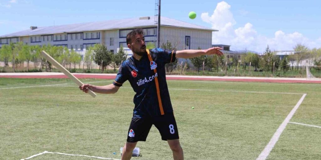 Ağrı’da unutulmaya yüz tutmuş “Topa dara” oyunu gençlerle buluşuyor