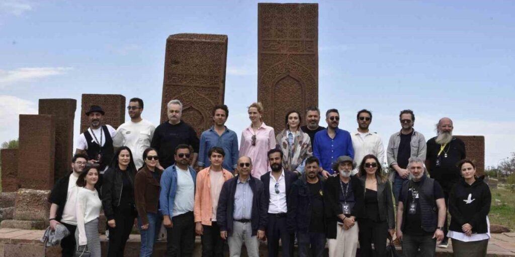 Ahlat’taki tarihi Selçuklu Mezarlığı’na ünlü akını