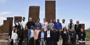 Ahlat’taki tarihi Selçuklu Mezarlığı’na ünlü akını