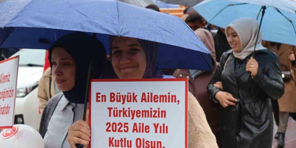 Aile Haftası’nda kortej yürüyüşü düzenlendi