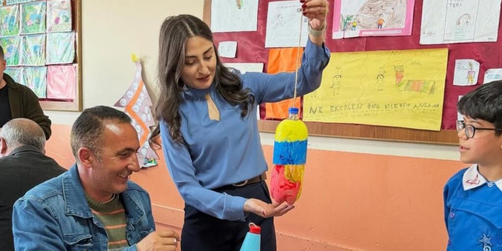 Aileler ve öğrenciler kuşlara yuva oldu