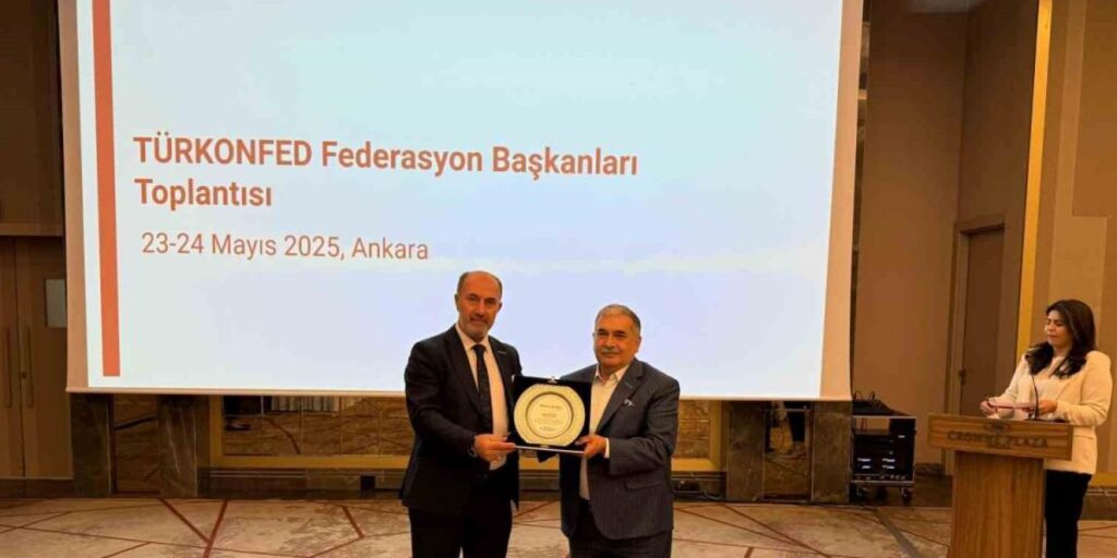 Alim’den, Öğücü’ye teşekkür plaketi