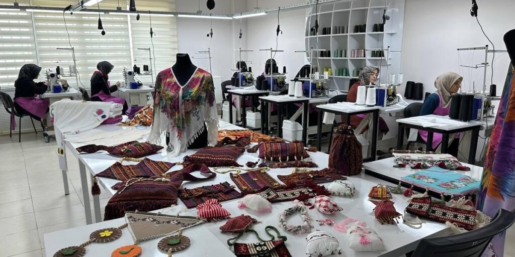 ‘Altın iğne’ projesi kadınlara umut oluyor