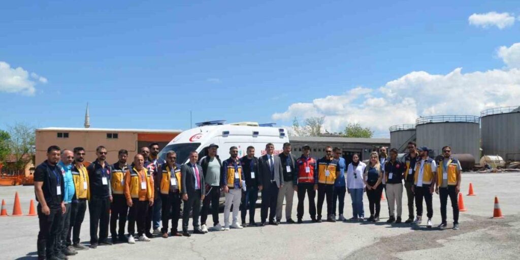 Ambulans sürücülerine güvenli sürüş eğitimi