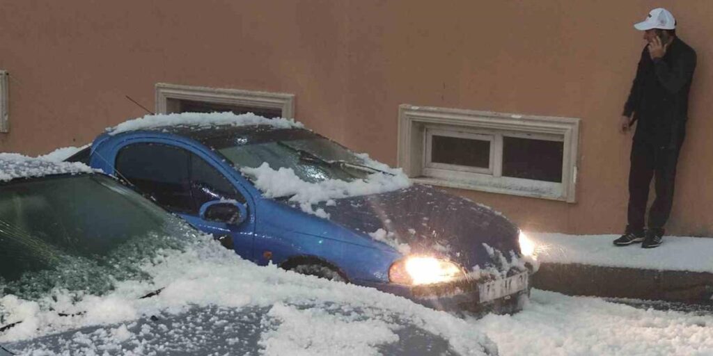 Ardahan’da dolu yağışı hayatı felç etti