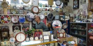 Asırlık saatler Vanlı ustanın elinde yeniden hayat buluyor