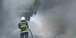 Atık madde yangını itfaiye tarafından söndürüldü