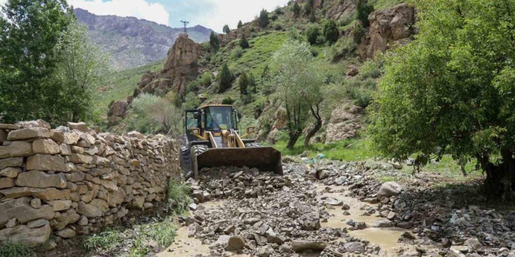 Başkale’de sağanak sonucu taşkın meydana geldi