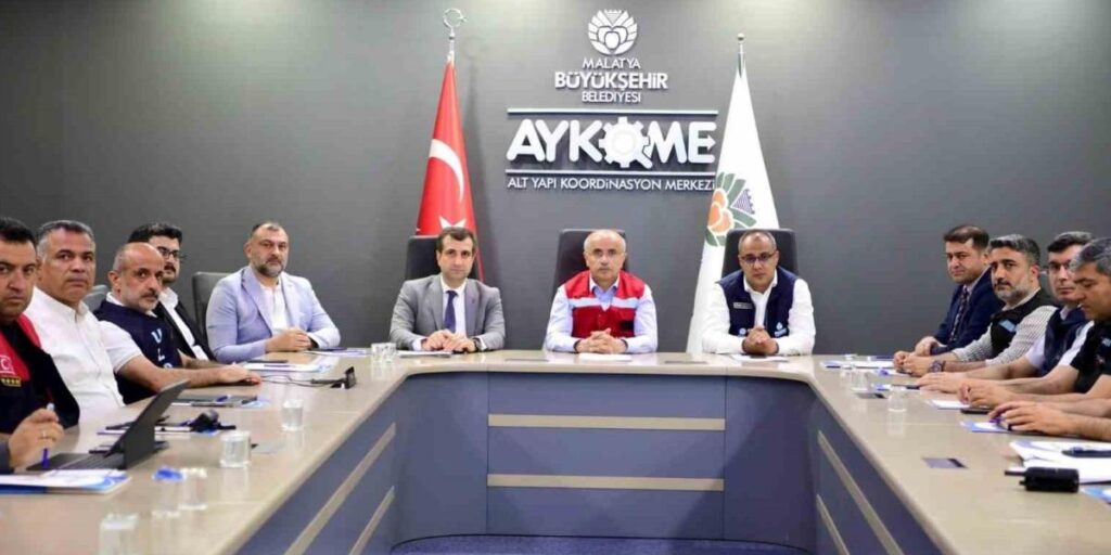 Başkan Er: “Büyükşehir Belediyesi olarak yağmurun ilk anından itibaren tüm ekiplerimizle sahadaydık”